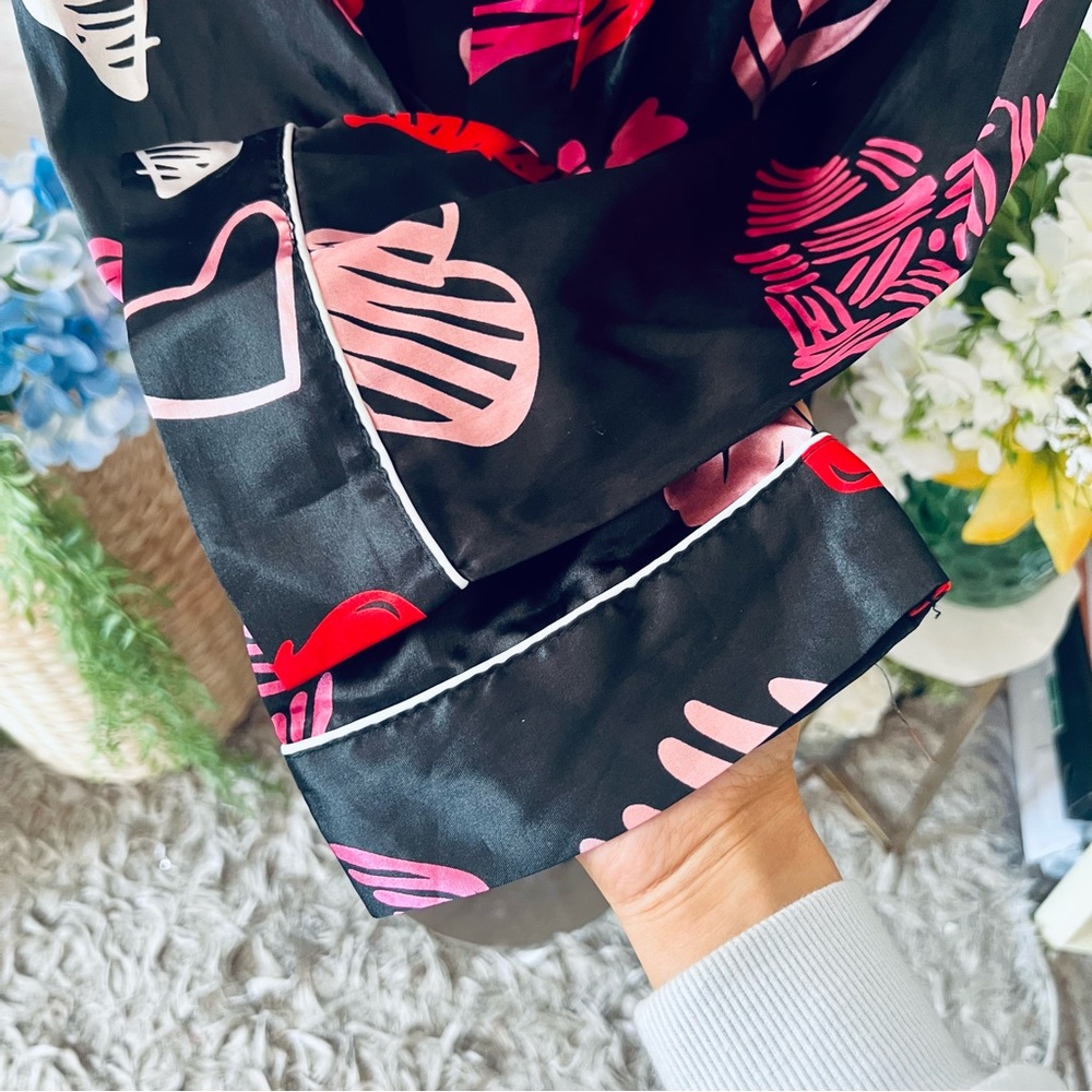 Black Silk Heart Robe - Picture 9 of 12
